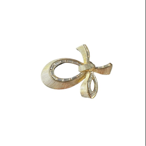 Vtg Signed Crown Trifari Gold Tone Bow Ribbon Clear Rhinestones Brooch Pin 2” - Picture 8 of 14